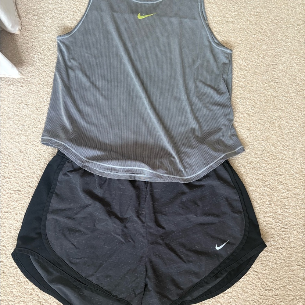 Women’s Nike Gray Tank and Black Shorts Set Medium